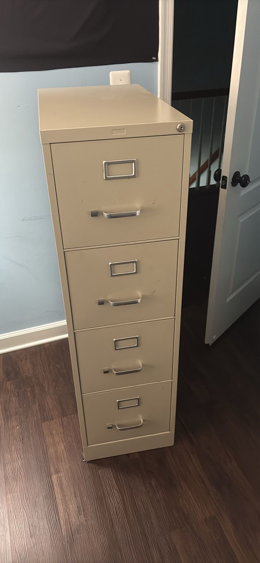 Metal cabinet
