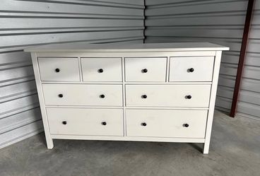 8 Drawers dresser