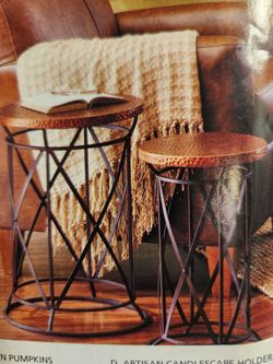 HOME INTERIOR PAR DE MESAS EN BUENAS CONDICIONES