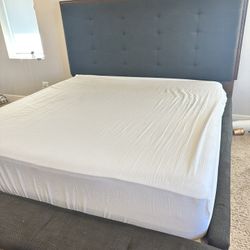 King Bed, Dresser And Small Vanity 