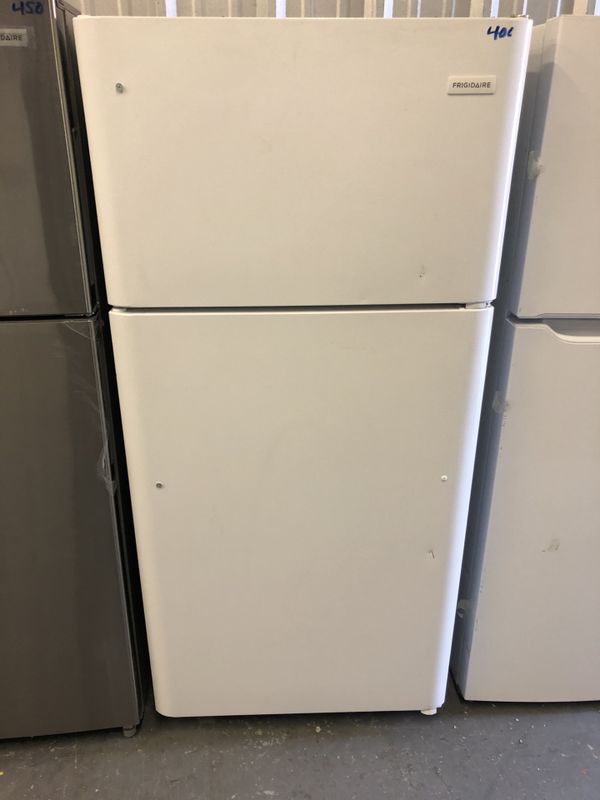 New scratch and dent Frigidaire refrigerator for Sale in Colonial