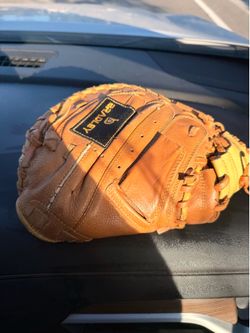 Bradley Igniter 31.5” Youth Catcher’s Mitt – Excellent Condition