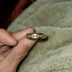 Mens 14K Gold Ring With 7 Diamonds 