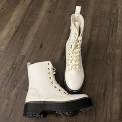 Brand New Unionbay Combat Boots Womens Size US 7.5 Yellow Sunflower Lace Up