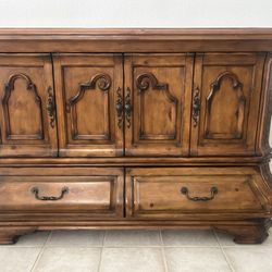 Michael Amini Signature Series Buffet Cabinet