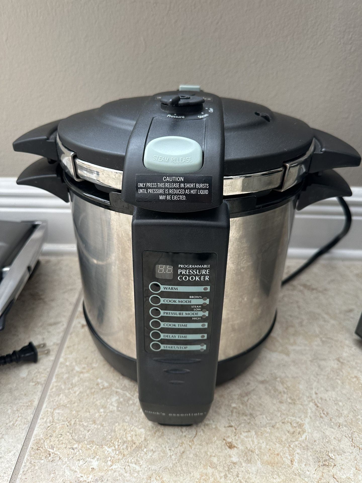 Cooks Essential Pressure Cooler