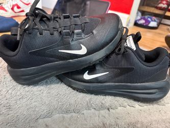 Nike Crossturf baseball Size 3.5y ..20$