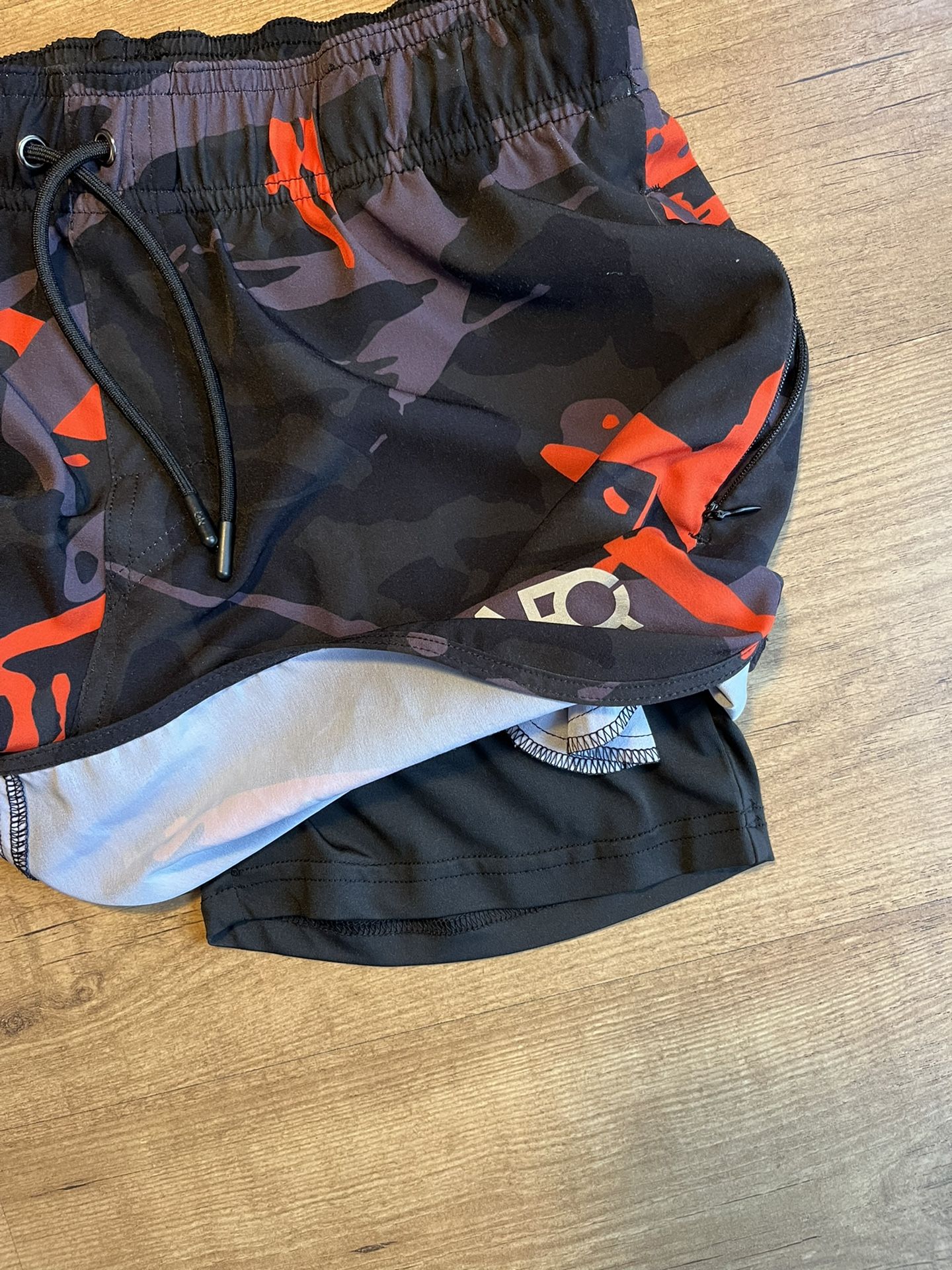 NFQ Shorts Mens Medium Lined Athletic Shorts Red Black Cammo for Sale