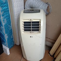 air conditioning in good condition works well