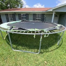 Trampolin Or Trampoline 