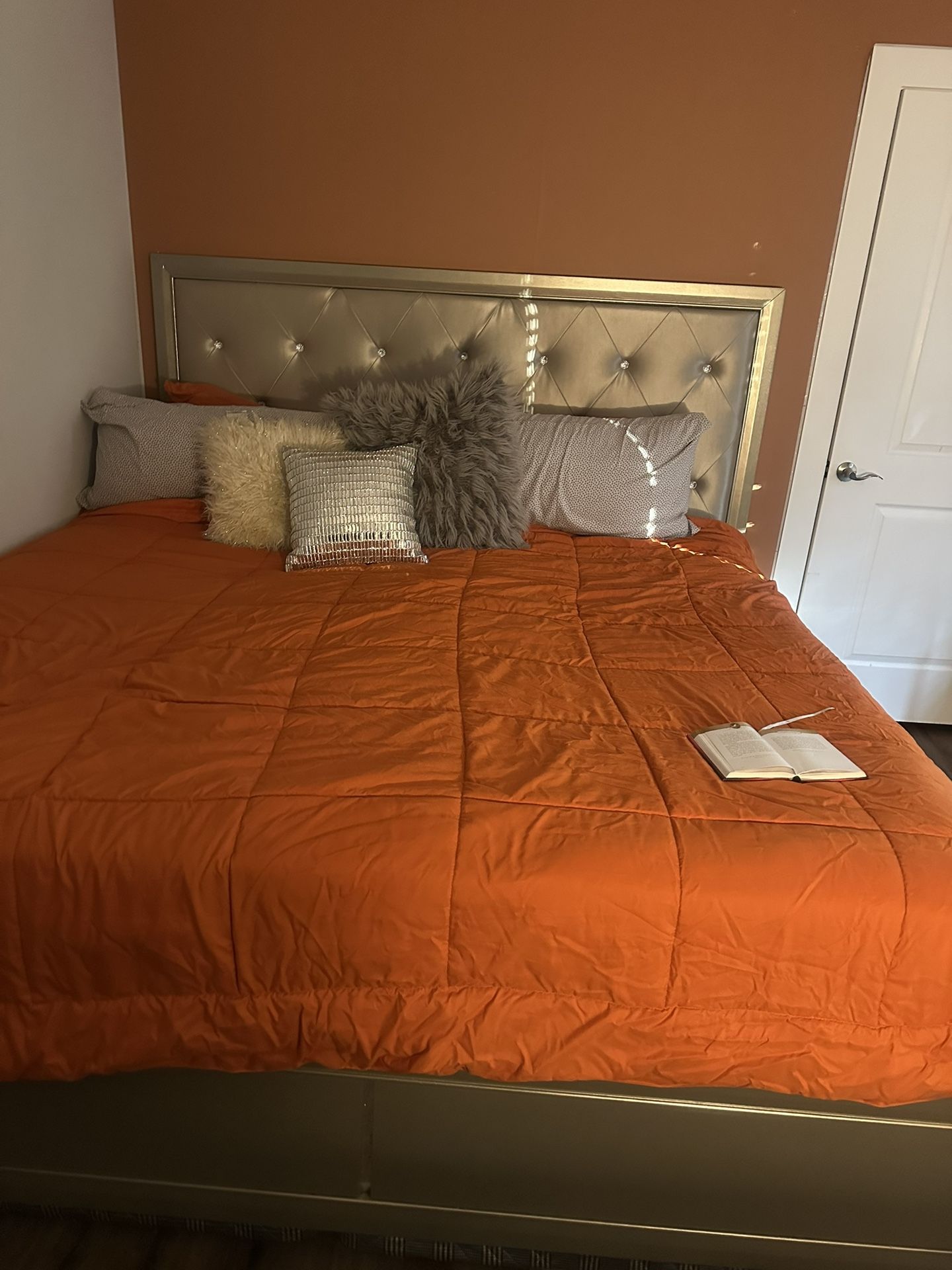 King bedroom Set + Mattress + Patio Set