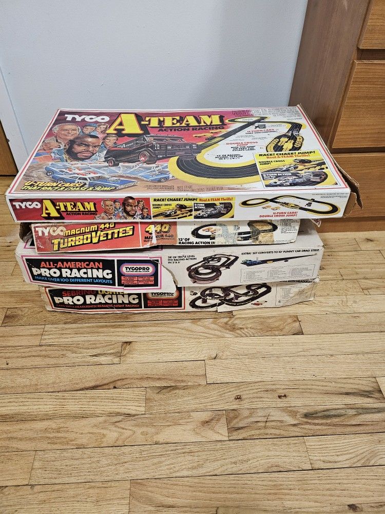 HO SLOT CAR SETS