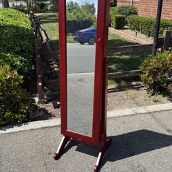 Upright Chevelle Mirror Jewelry Case