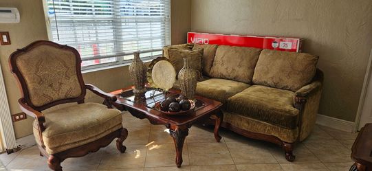 Living room set with 3 tables & lap