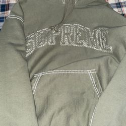 SUPREME HOODED SWEATSHIRT