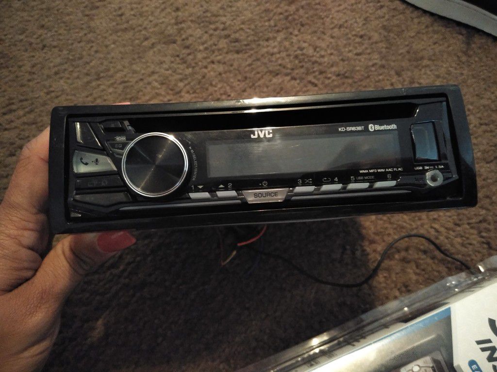 JVC car radio with kit for a ford