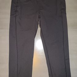 LuLaRoe “Rise” Black High-Waisted Capri Leggings With Pockets - Size 2X