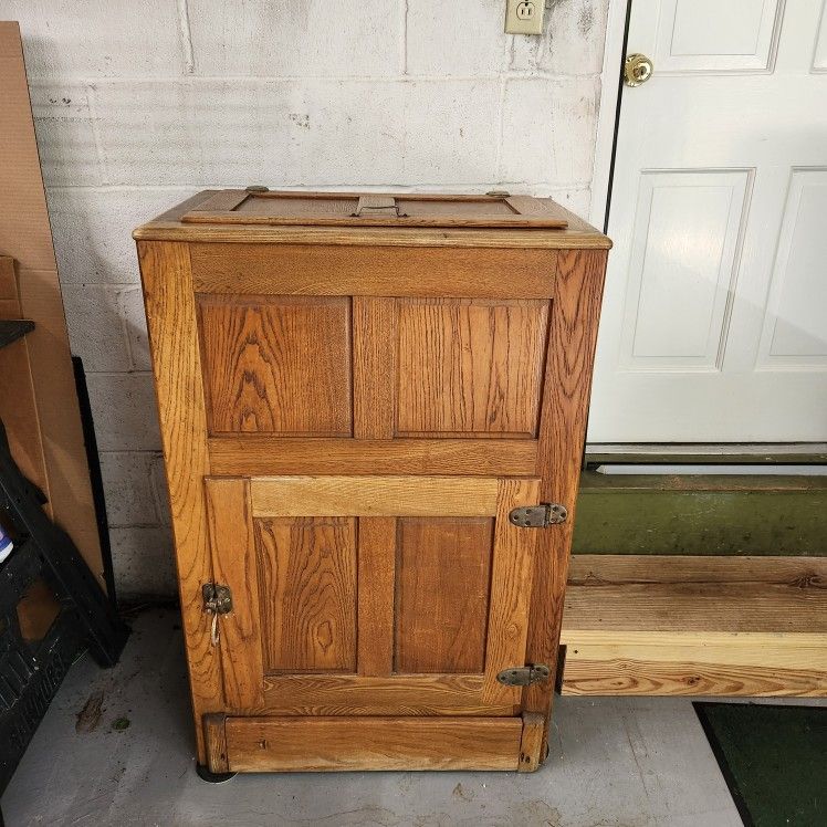 Vintage Oak Ice Chest