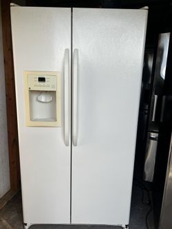 Side By Side Refrigerator DELIVERY AVAILABLE 🚚