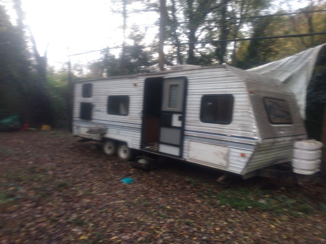 Salem camping for sale five damage outside frame