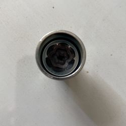 BMW WHEEL LOCK