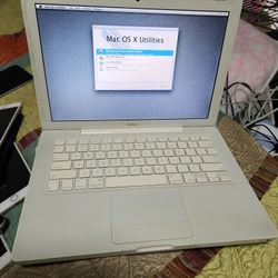 2007 WHITE MACBOOK