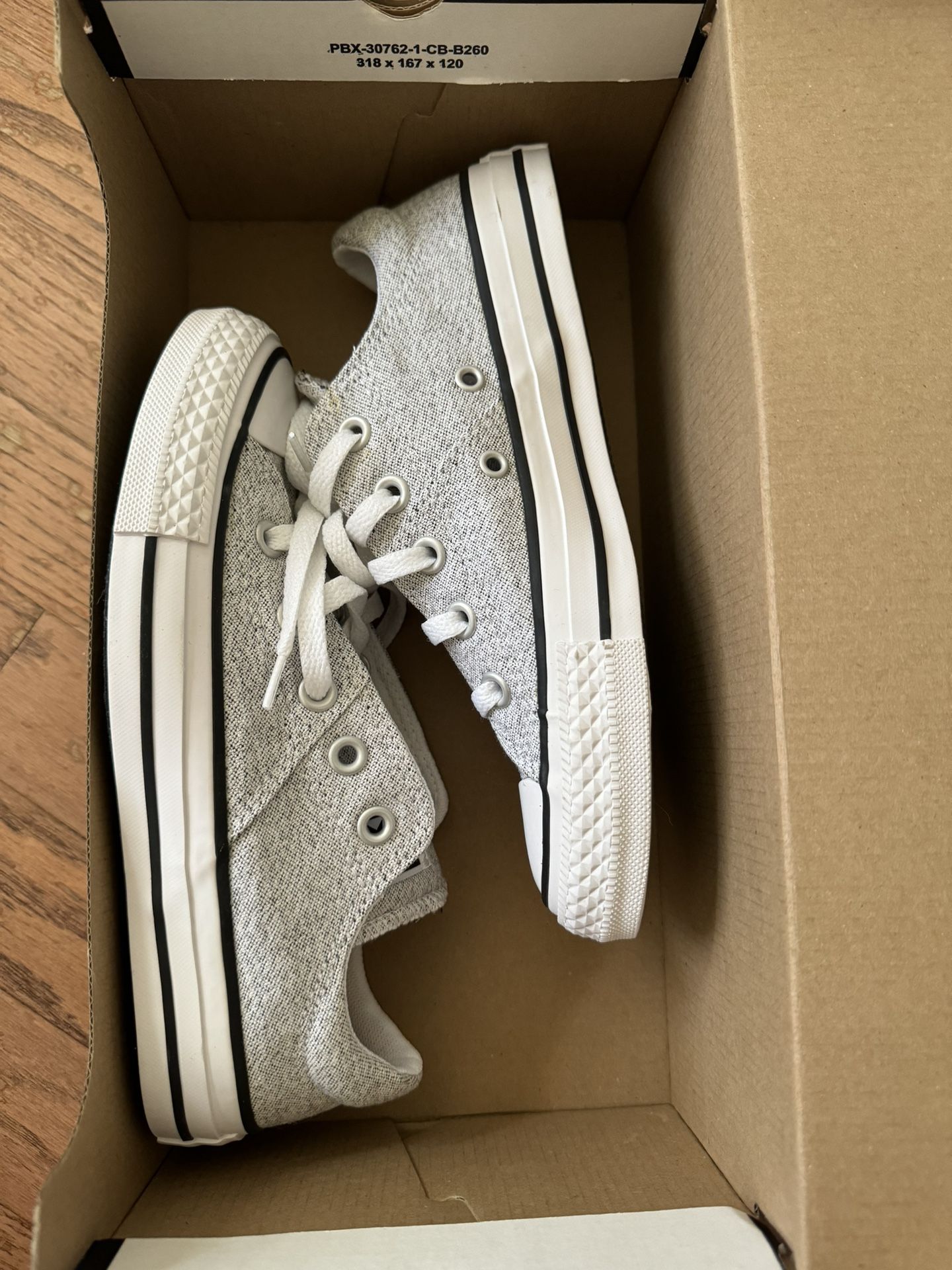 Brand New Women Converse Size 6