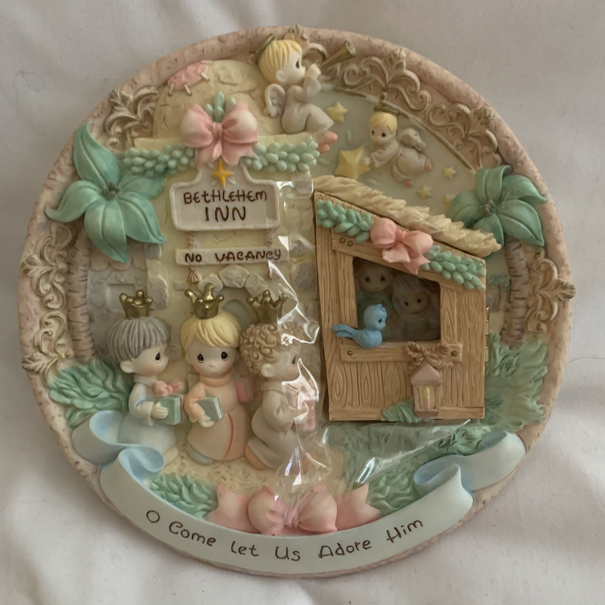 New Precious Moments Nativity Scene Wall Plate with Door In Box