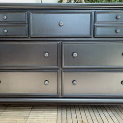 Beautiful Spacious Dresser 