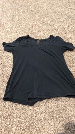 Women’s black shirt size large