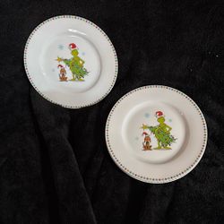 The Grinch 4 Pc Salad 🥗 Plates 8” (Price Is Firm) Dinner Plates In Profile 🌲