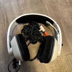 Plantronics Gamecom X40 Gaming Headset for Xbox 360 color white.
