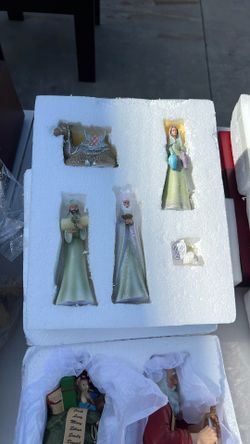 Holiday/Christmas collectable Figurines