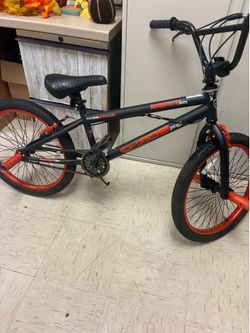 Bike BMX Almost new, barely used; everything works.