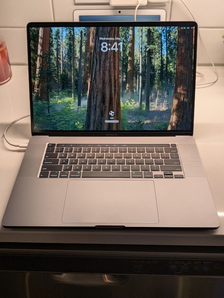 MacBook Pro (16-inch, 2019) Intel Core i9, 32GB, 1TB, AMD Radeon Pro 5500M 8GB GPU Touch Bar