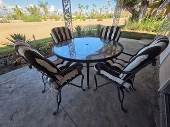 Outdoor Patio Table and 4 Chairs
