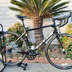 Felt Elite 6061 Roadbike Size 56cm Large Shimano Claris 16 Speeds Like New..
