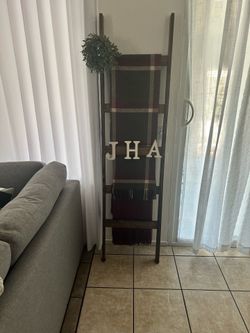 Handcrafted Decor Latter