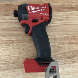 New Milwaukee Impact M18 FUEL (Tool Only Solo Herramienta)