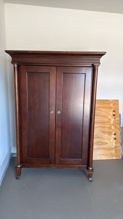 BEAUTIFUL ARMOR THREE DRAWER DRESSER