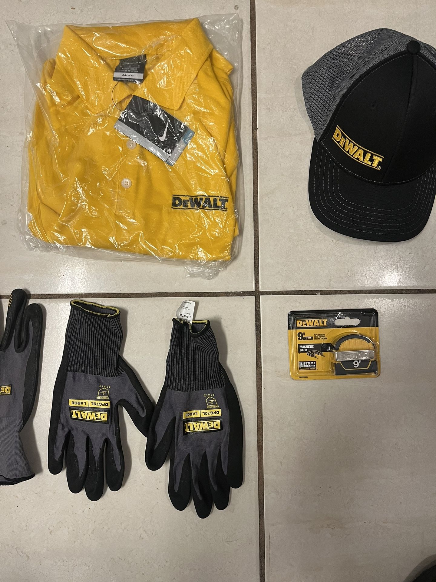 Dewalt M Polo / Hat / Gloves / Tape Gift Set
