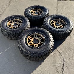 18” Toyota Tundra Land Cruiser Method MR312 Wheels 18x9 and 34” BFG KO2 Tires 5x150