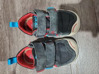 Plae shoes sneakers size 8