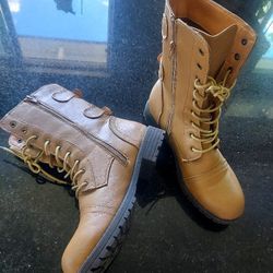 Boots Size 9