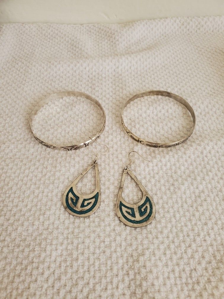 2 STERLING SILVER BANGLES AND 1 PAIR STERLING SILVER EARRINGS WITH TURQUOISE 34 GMS STERLING SILVER