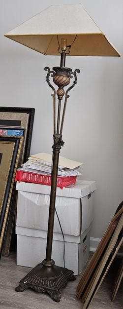 Tropical Themed Floor Lamp With Shade