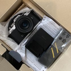 Nikon Z fc Mirrorless Camera with Nikkor Z DX 24mm f/1.7 Lens