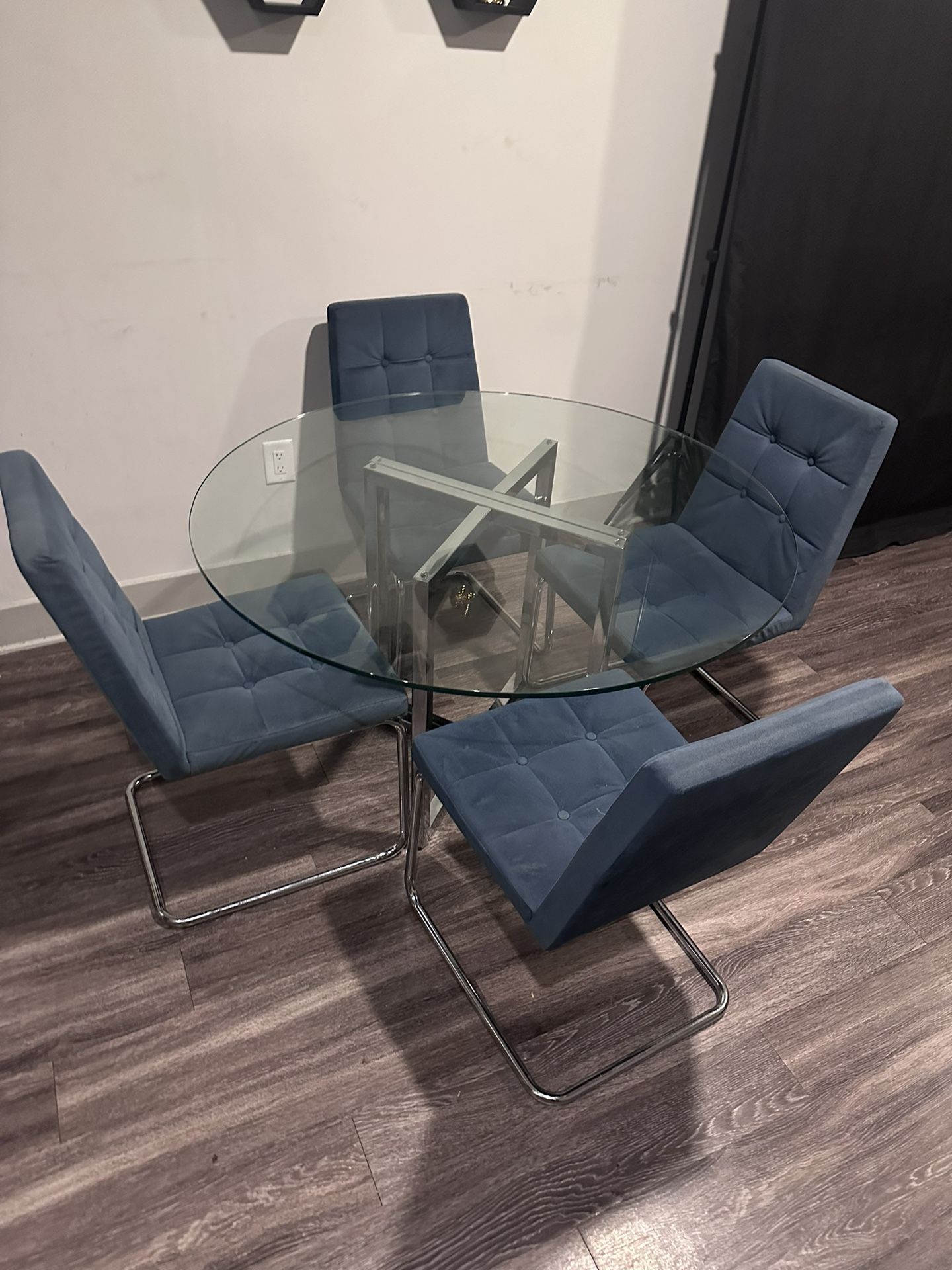 Table and chairs 