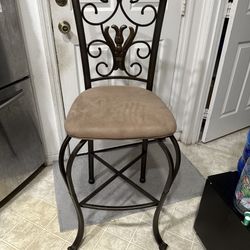 Bar Stool…$20!(READ FULL DESCRIPTION BELOW👇)