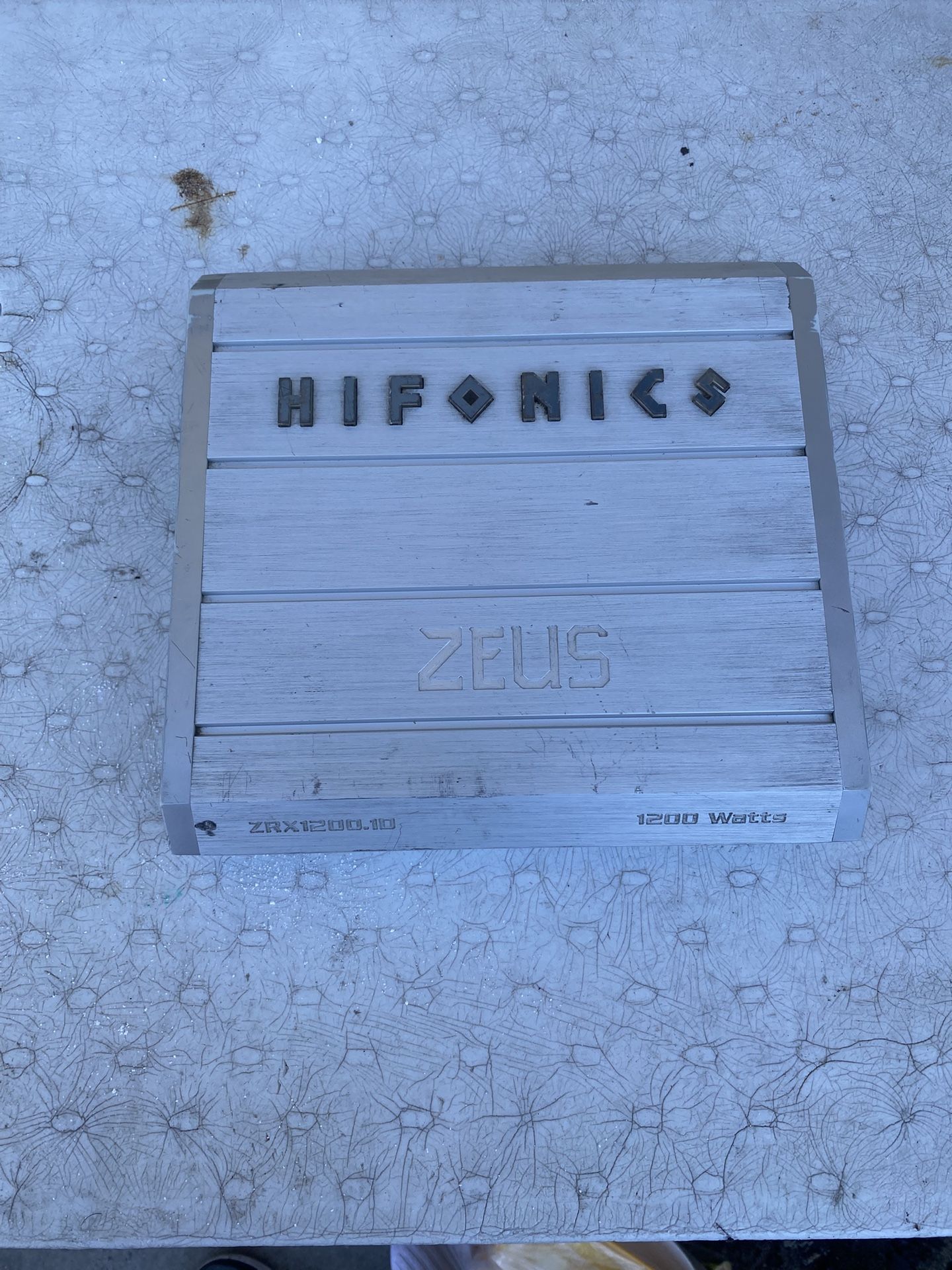 Hlfonics ZEus Amplifies